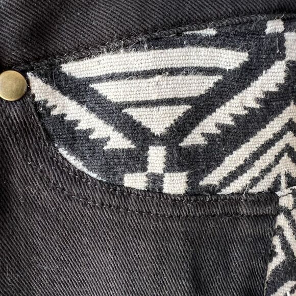 NWT/ CHASER COLOR BLOCK AZTEC PATTERN SKINNY / Black, White, Maroon Size 28 - Picture 4 of 8